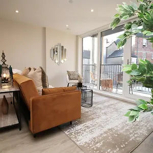a-comfortable2-bedroom-and-1-sofa-bed-sleeps-5.cardiffhotelswales.com/