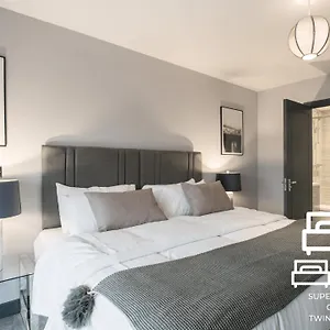 the-moorwell-luxury-seaside-town-apartments-with-parking-gym.cardiffhotelswales.com/